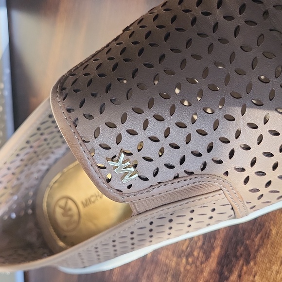 Michael Kors Women Slip-ons - Picture 6 of 9